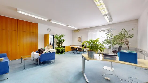 Moderne Büroetage mit 7 Bürozimmern, Besprechungsraum & Serverraum