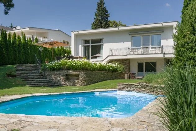 Exklusive Neubau-Villa in Döbling – ca. 250 m² mit Pool, weitläufigem Garten und Grünblick in absoluter Ruhelage