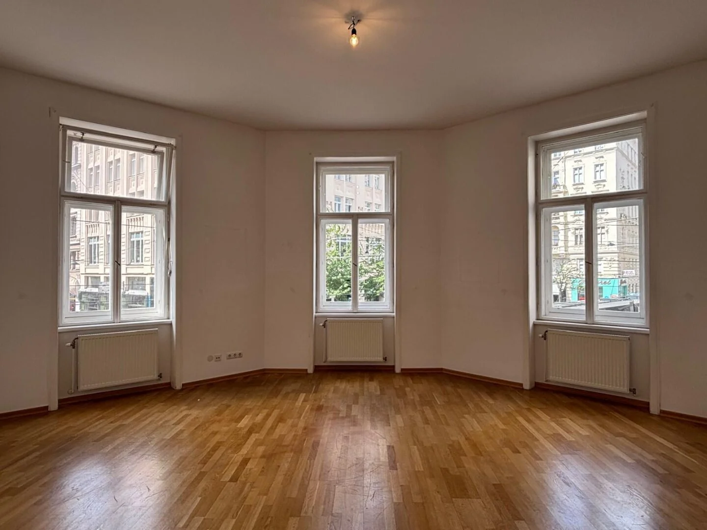 Repräsentative Altbau-Büro-/Praxisfläche auf ca. 208 m² – Toplage im Herzen von Neubau