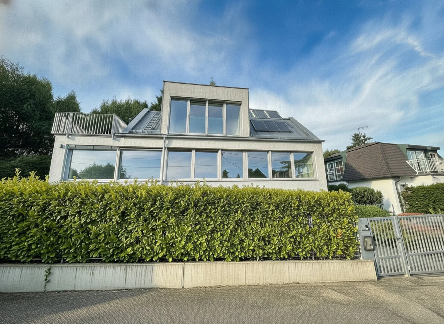 Modernes Niedrigenergie-Haus in Waldrandlage bei der AIS Vienna